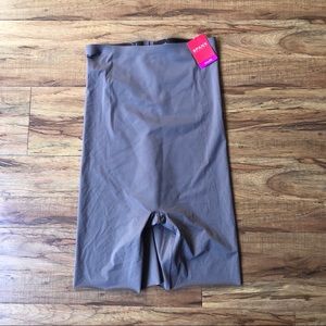 SPANX Thinstincts® High-Waisted Mid-Thigh shape